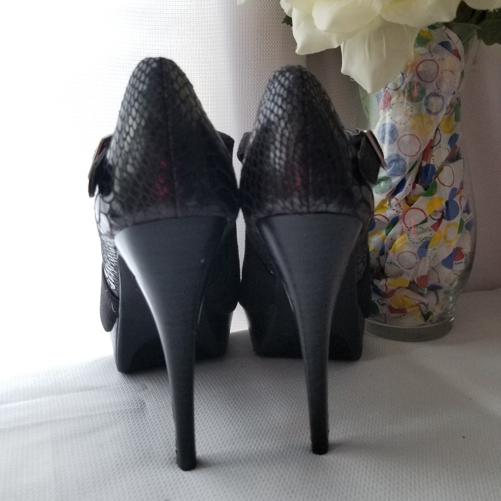 Beautiful Black Sofia Vergara Platform Heels - image 4